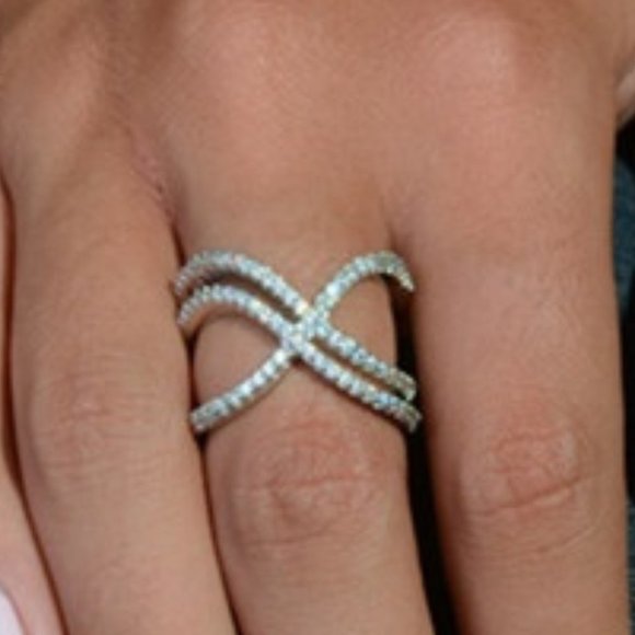 Sparkling White Gold Criss-Cross Diamond Ring - Picture 3 of 6